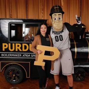 Meet your Posher, Crystal